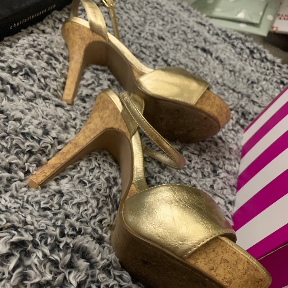 Heels - Picture 6 of 6